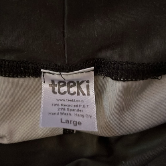 Teeki capri yoga pants. - Picture 2 of 2